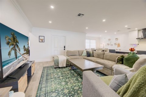 House in Pembroke Pines, Florida 2 bedrooms, 108.14 sq.m. № 2064519 - photo 12