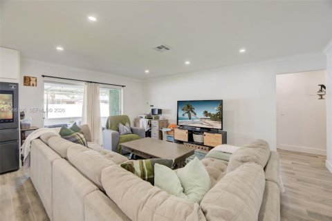 House in Pembroke Pines, Florida 2 bedrooms, 108.14 sq.m. № 2064519 - photo 11