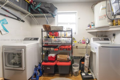 House in Pembroke Pines, Florida 2 bedrooms, 108.14 sq.m. № 2064519 - photo 21