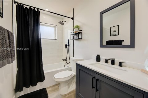 House in Pembroke Pines, Florida 2 bedrooms, 108.14 sq.m. № 2064519 - photo 20