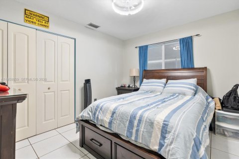 Casa en venta en Hialeah, Florida, 3 dormitorios, 128.39 m2 № 2021994 - foto 15