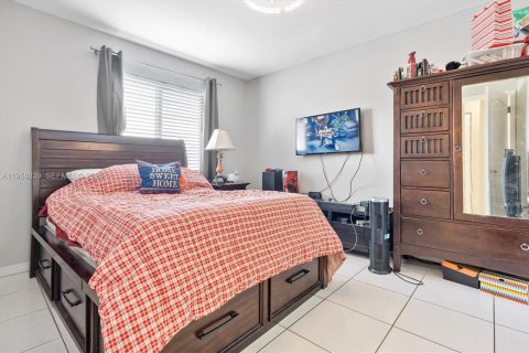 Casa en venta en Hialeah, Florida, 3 dormitorios, 128.39 m2 № 2021994 - foto 17