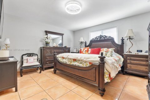 Casa en venta en Hialeah, Florida, 3 dormitorios, 128.39 m2 № 2021994 - foto 13
