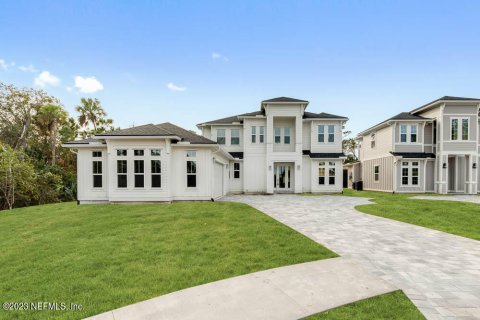 House in Palm Coast, Florida 4 bedrooms, 332.31 sq.m. № 865852 - photo 1