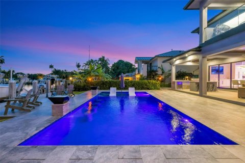 House in Fort Lauderdale, Florida 4 bedrooms, 283.35 sq.m. № 2278942 - photo 10