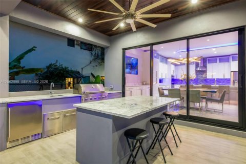 House in Fort Lauderdale, Florida 4 bedrooms, 283.35 sq.m. № 2278942 - photo 15
