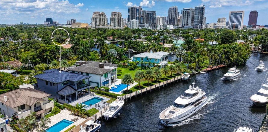 House in Fort Lauderdale, Florida 4 bedrooms, 283.35 sq.m. № 2278942