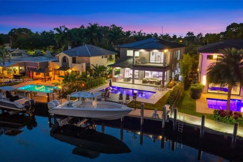House in Fort Lauderdale, Florida 4 bedrooms, 283.35 sq.m. № 2278942 - photo 4