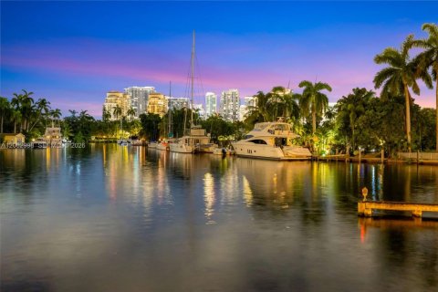 House in Fort Lauderdale, Florida 4 bedrooms, 283.35 sq.m. № 2278942 - photo 8