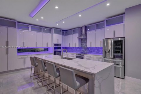 House in Fort Lauderdale, Florida 4 bedrooms, 283.35 sq.m. № 2278942 - photo 12