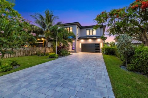 House in Fort Lauderdale, Florida 4 bedrooms, 283.35 sq.m. № 2278942 - photo 13