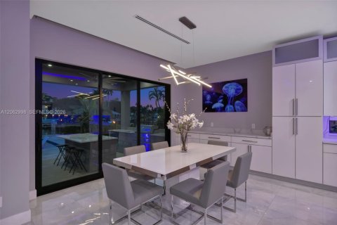 House in Fort Lauderdale, Florida 4 bedrooms, 283.35 sq.m. № 2278942 - photo 17