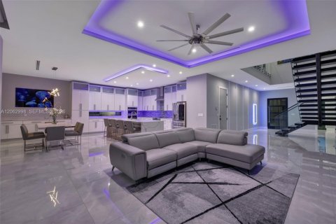 House in Fort Lauderdale, Florida 4 bedrooms, 283.35 sq.m. № 2278942 - photo 11