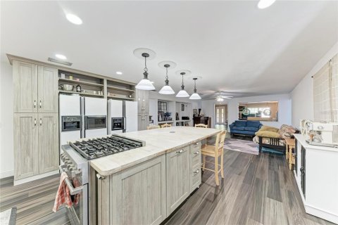 Купить виллу или дом в Пальметто, Флорида 8 комнат, 476.77м2, № 2231883 - фото 18
