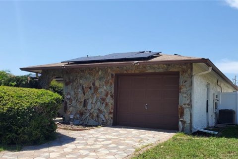 House in Port Richey, Florida 2 bedrooms, 111.85 sq.m. № 1846428 - photo 22