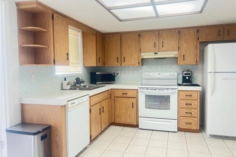 House in Port Richey, Florida 2 bedrooms, 111.85 sq.m. № 1846428 - photo 8