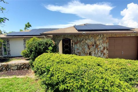 House in Port Richey, Florida 2 bedrooms, 111.85 sq.m. № 1846428 - photo 1