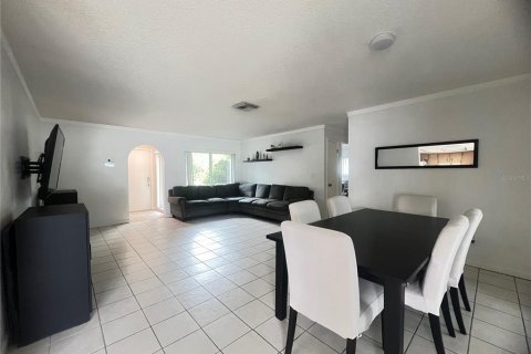 House in Port Richey, Florida 2 bedrooms, 111.85 sq.m. № 1846428 - photo 6
