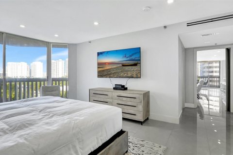 Condo in Aventura, Florida, 3 bedrooms  № 1943799 - photo 26