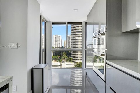 Condo in Aventura, Florida, 3 bedrooms  № 1943799 - photo 13