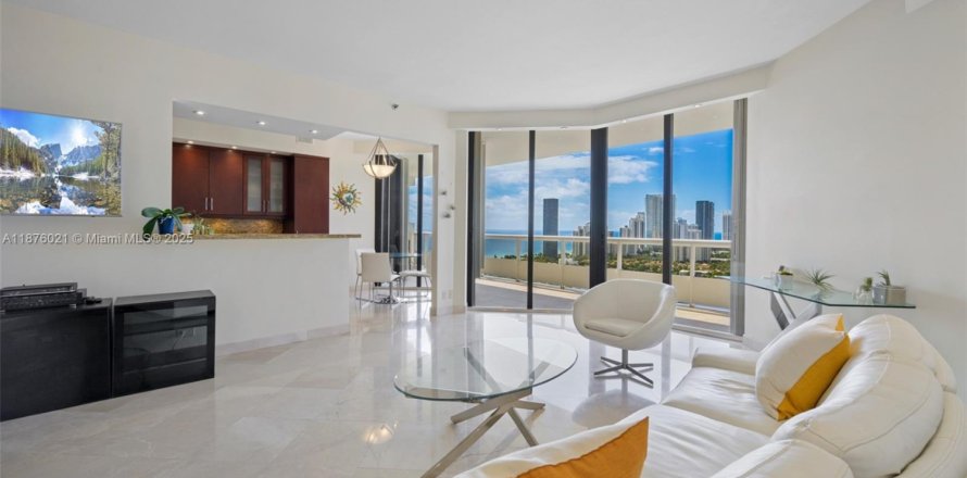 Кондоминиум с 2 спальнями в Авентура, Флорида № 1927635