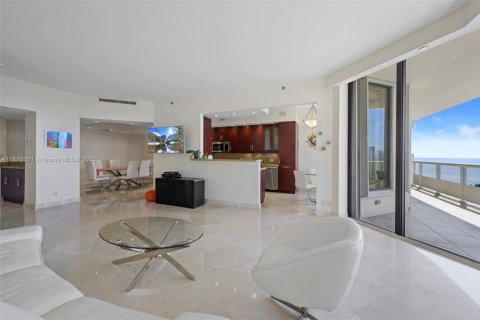 Снять в аренду кондоминиум в Авентура, Флорида 2 спальни, 153.01м2, № 1927635 - фото 3