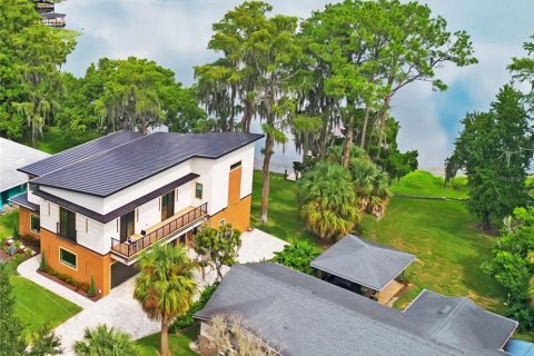 House in Winter Park, Florida 3 bedrooms, 253.9 sq.m. № 2324160