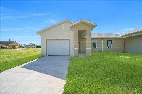 Commercial property in Lehigh Acres, Florida № 1856800 - photo 2