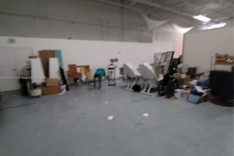 Propiedad comercial en alquiler en Doral, Florida № 1151669 - foto 1