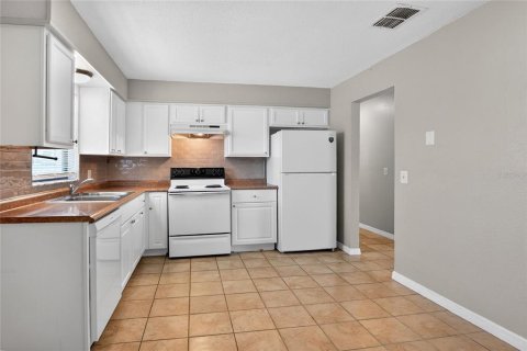 House in Lake Wales, Florida 3 bedrooms, 86.96 sq.m. № 2214195 - photo 12