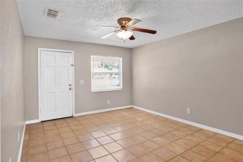 House in Lake Wales, Florida 3 bedrooms, 86.96 sq.m. № 2214195 - photo 5
