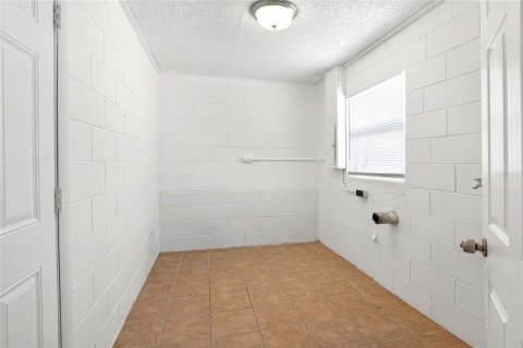 House in Lake Wales, Florida 3 bedrooms, 86.96 sq.m. № 2214195 - photo 21