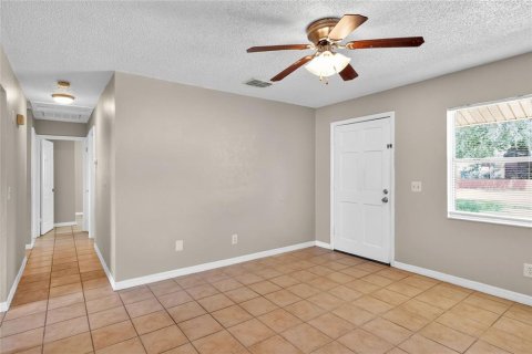 House in Lake Wales, Florida 3 bedrooms, 86.96 sq.m. № 2214195 - photo 6