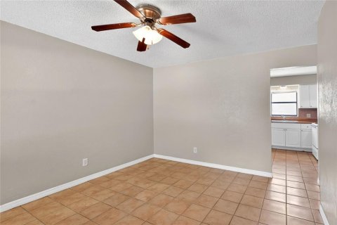 House in Lake Wales, Florida 3 bedrooms, 86.96 sq.m. № 2214195 - photo 7