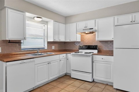 House in Lake Wales, Florida 3 bedrooms, 86.96 sq.m. № 2214195 - photo 9