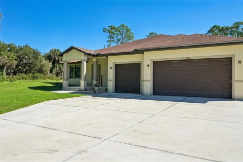 Villa ou maison à vendre à North Port, Floride: 4 chambres, 222.78 m2 № 2419331 - photo 3