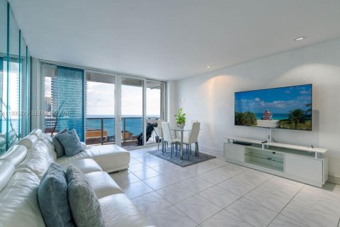 Condo in Hallandale Beach, Florida, 1 bedroom  № 2027801 - photo 3