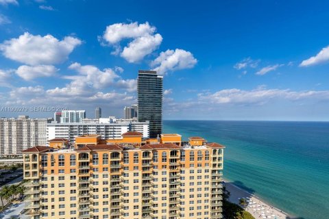 Condo in Hallandale Beach, Florida, 1 bedroom  № 2027801