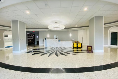 Condo in Hallandale Beach, Florida, 1 bedroom  № 2027801 - photo 26