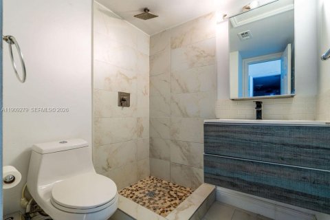 Condo in Hallandale Beach, Florida, 1 bedroom  № 2027801 - photo 23