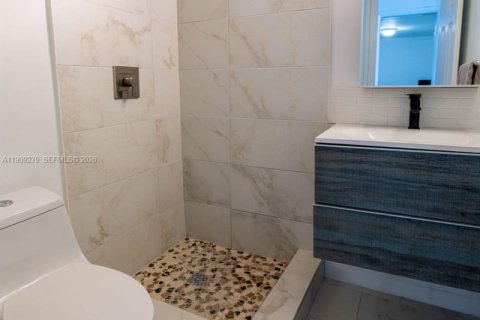 Condo in Hallandale Beach, Florida, 1 bedroom  № 2027801 - photo 24