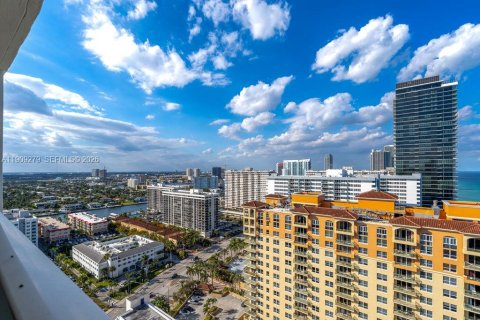 Condo in Hallandale Beach, Florida, 1 bedroom  № 2027801 - photo 12