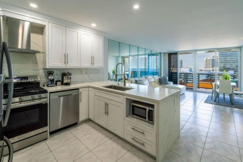 Condo in Hallandale Beach, Florida, 1 bedroom  № 2027801 - photo 9