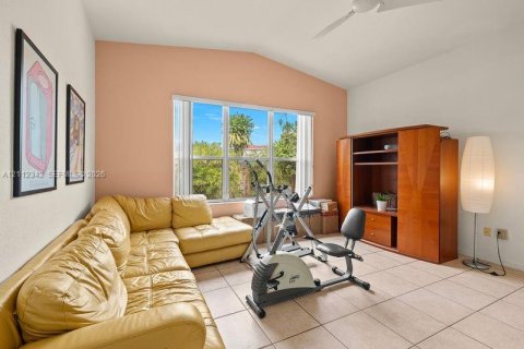 Villa ou maison à louer à Miami, Floride: 3 chambres, 183.48 m2 № 2431397 - photo 16