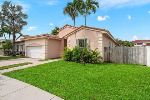 Villa ou maison à louer à Miami, Floride: 3 chambres, 183.48 m2 № 2431397 - photo 2