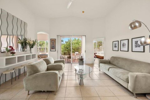 Villa ou maison à louer à Miami, Floride: 3 chambres, 183.48 m2 № 2431397 - photo 3