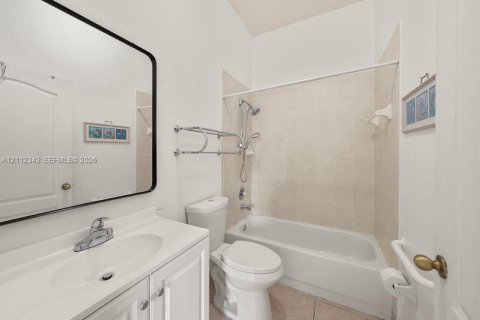 Villa ou maison à louer à Miami, Floride: 3 chambres, 183.48 m2 № 2431397 - photo 18