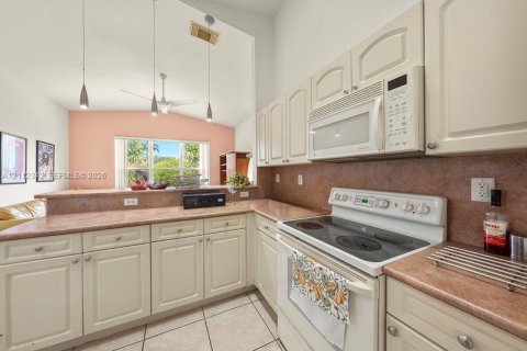 Villa ou maison à louer à Miami, Floride: 3 chambres, 183.48 m2 № 2431397 - photo 14