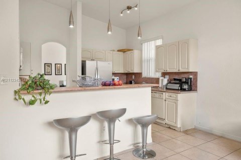 Villa ou maison à louer à Miami, Floride: 3 chambres, 183.48 m2 № 2431397 - photo 12