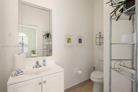 Villa ou maison à louer à Miami, Floride: 3 chambres, 183.48 m2 № 2431397 - photo 20